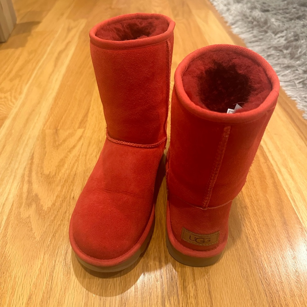 Good as new UGGS!